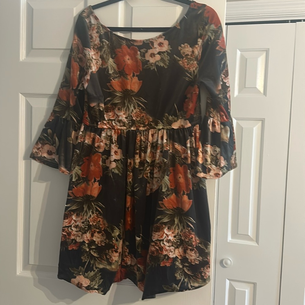 Used easel dress size L!